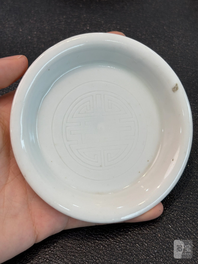清早期 甜白釉暗刻团寿纹小碟一组 - 图6